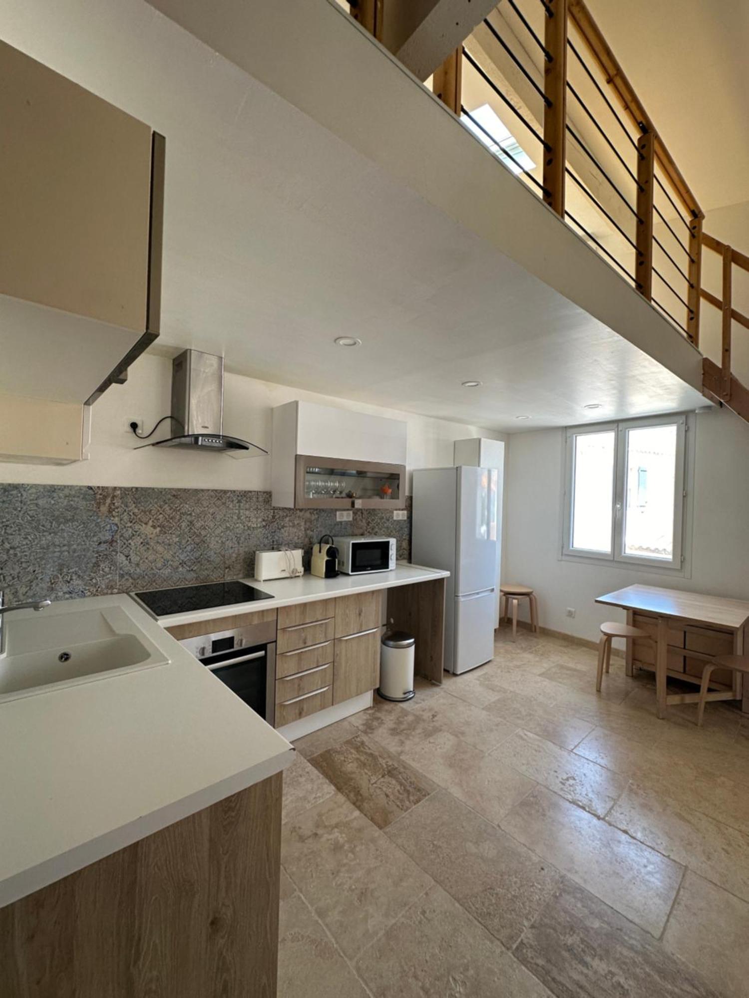 Appartement Avec Vue Sur L Eglise Des Saintes المظهر الخارجي الصورة