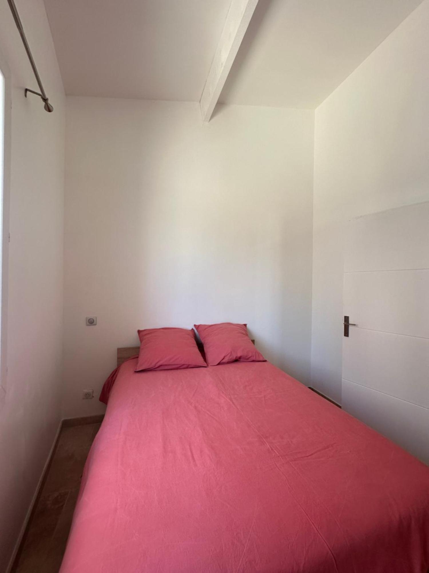 Appartement Avec Vue Sur L Eglise Des Saintes المظهر الخارجي الصورة