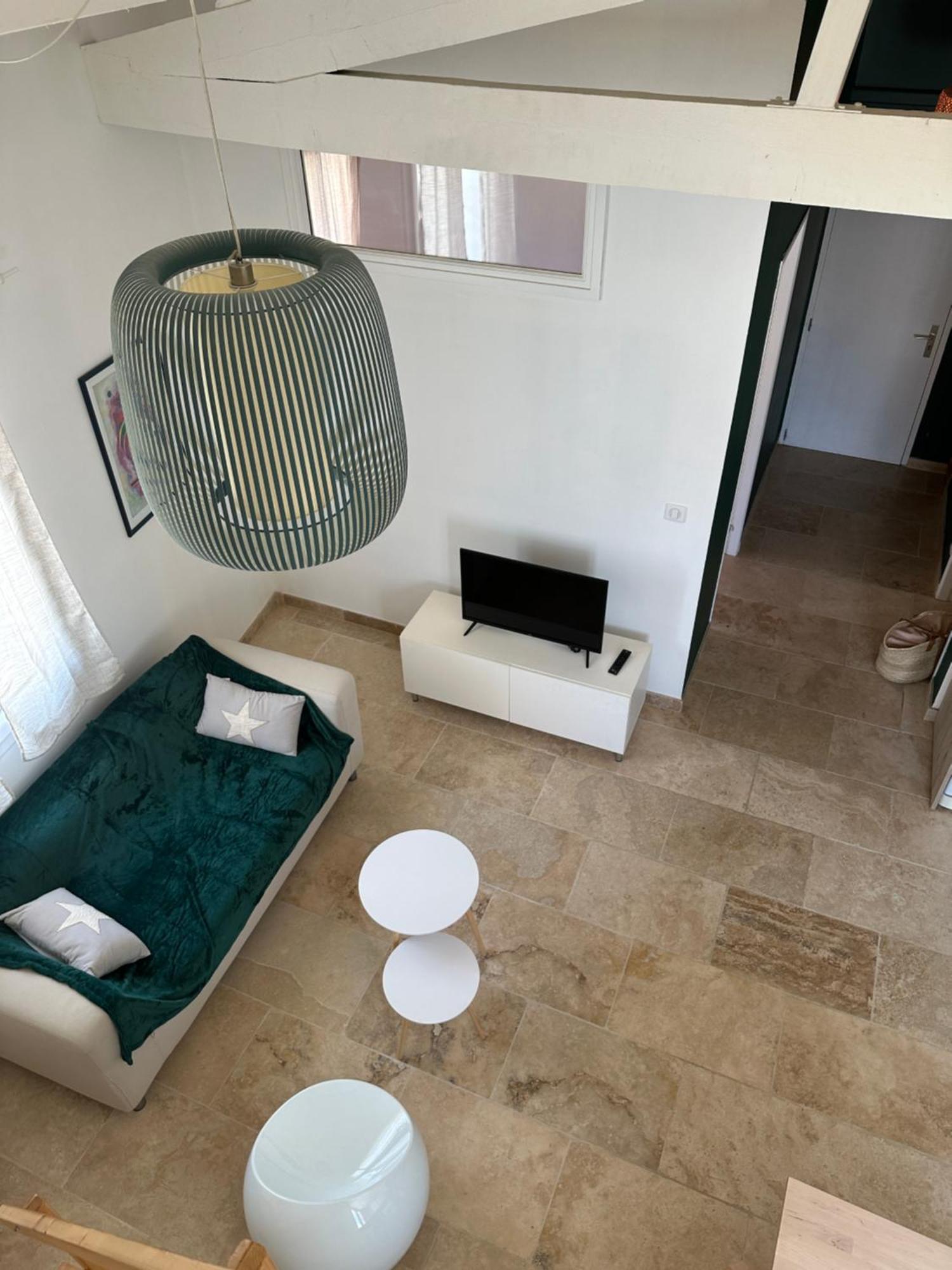Appartement Avec Vue Sur L Eglise Des Saintes المظهر الخارجي الصورة