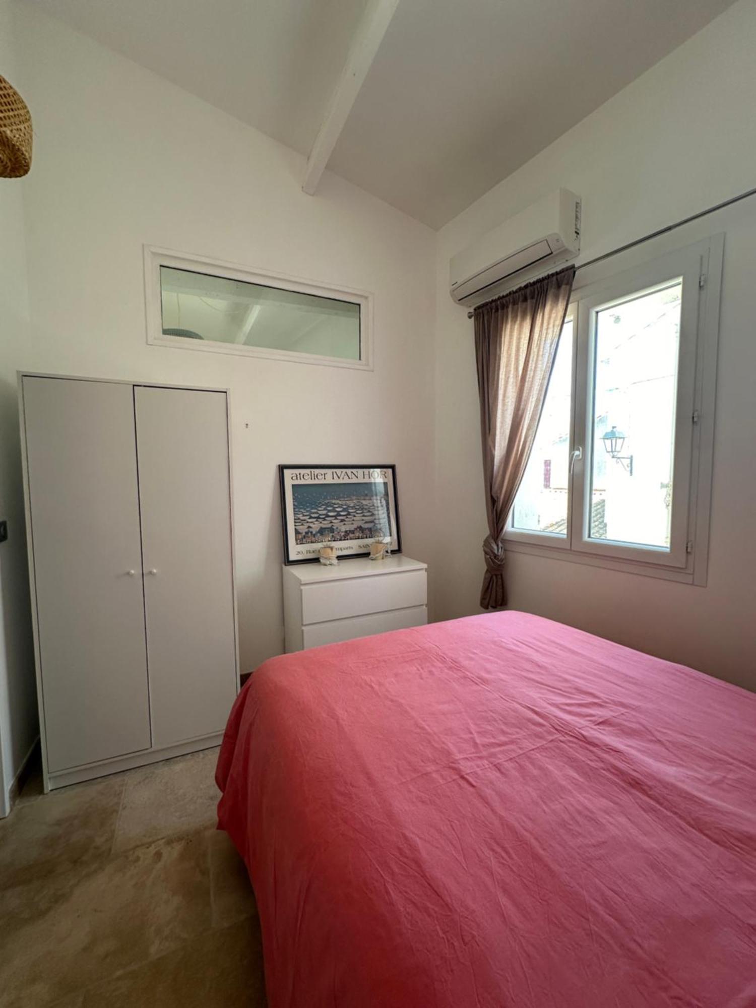Appartement Avec Vue Sur L Eglise Des Saintes المظهر الخارجي الصورة