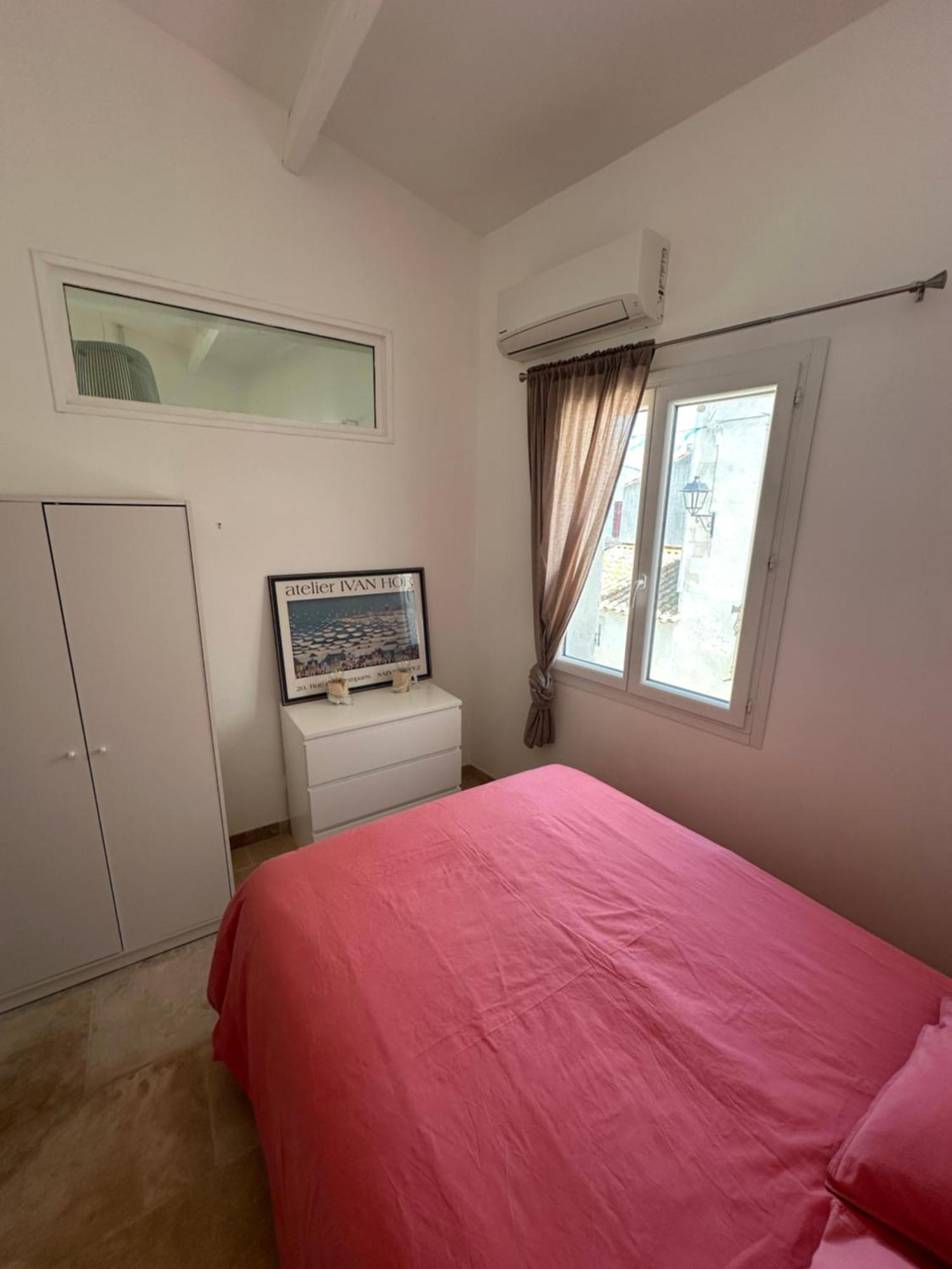 Appartement Avec Vue Sur L Eglise Des Saintes المظهر الخارجي الصورة