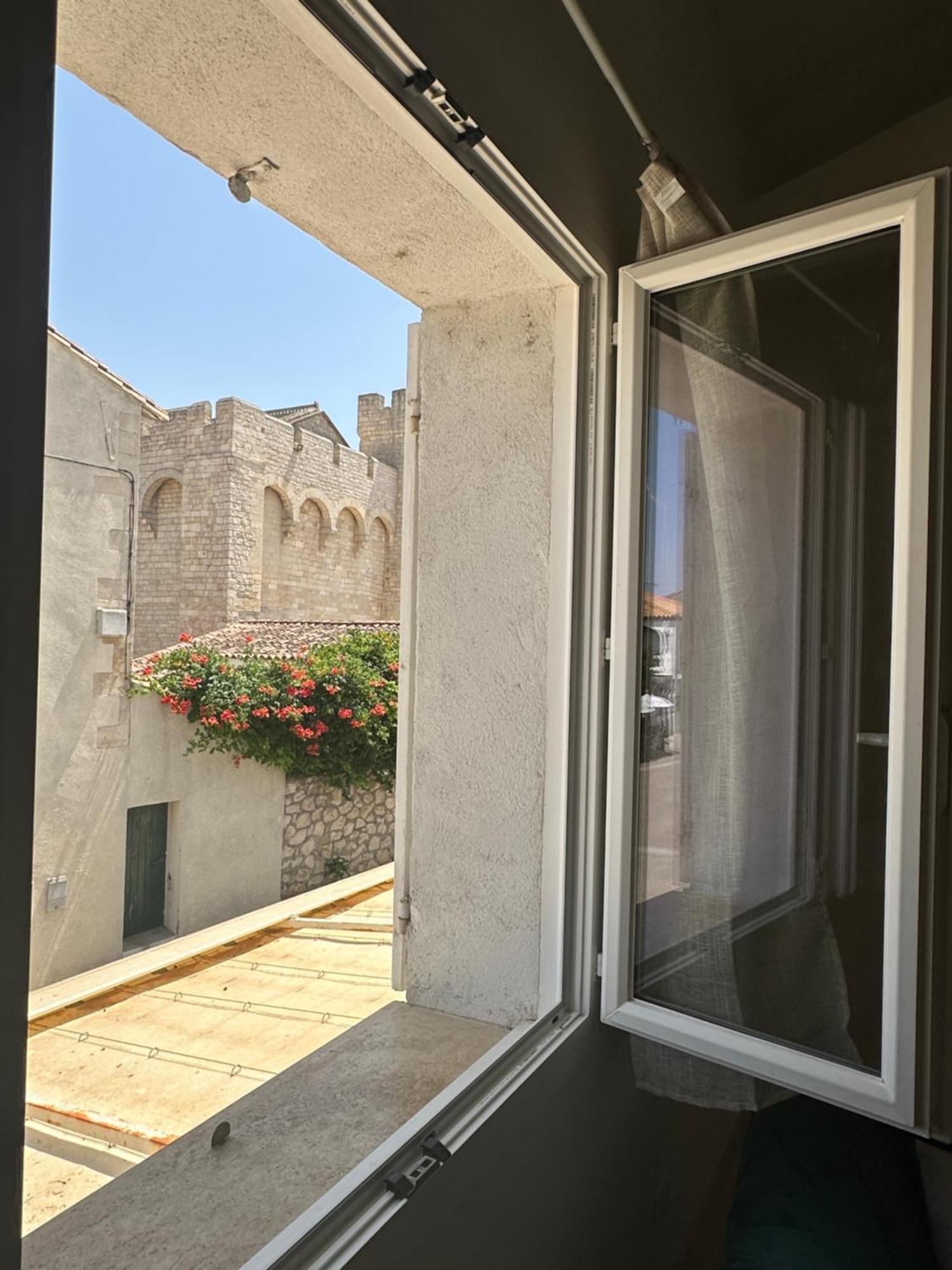 Appartement Avec Vue Sur L Eglise Des Saintes المظهر الخارجي الصورة